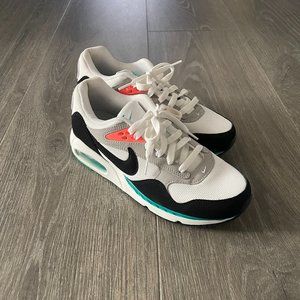Women's Nike Airmax Sneakers (Size 8.5)